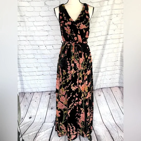 Floral Sleeveless Maxi Dress - Black and Pink - Picture 2 of 7